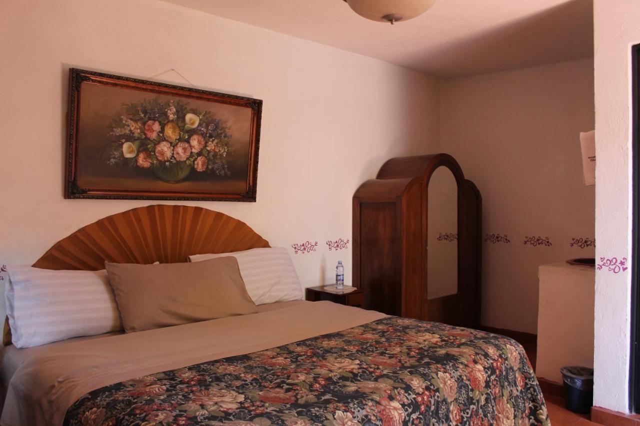 Hotel Posada Chamacuero Comonfort Esterno foto